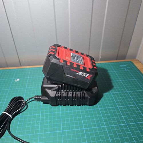 Fast charger set with 4Ah 20V battery