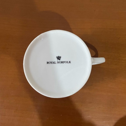 Set of 5 coffee/tea cups with saucers like new