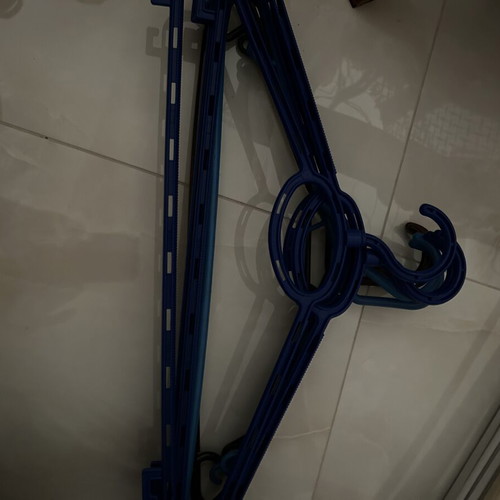 Plastic hangers set of 7 like new