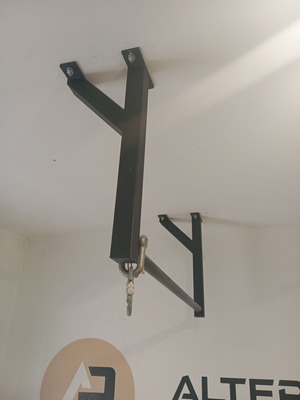 Pull-up Bar wall-mounted single bar like new, metal construction