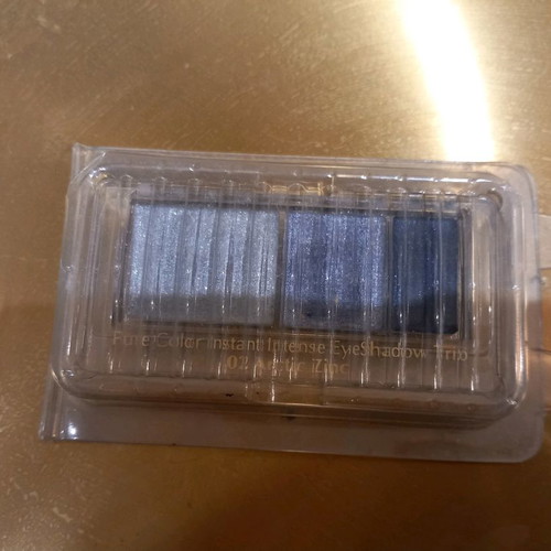 Pure Color Instant Intense EyeShadow Trio 02 Arctic Zinc used eyeshadow