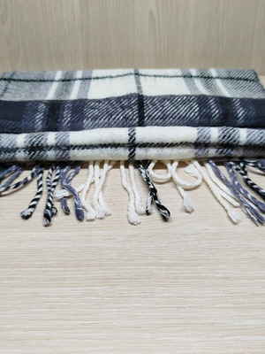 Men's checked scarf like new in white and black