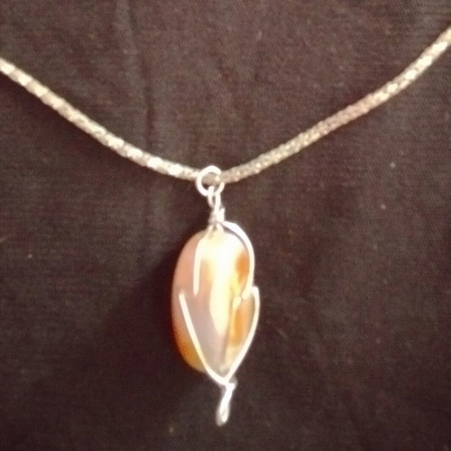 Short necklace with earth-colored stone, new, silver chain