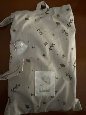 Baby Bib like new