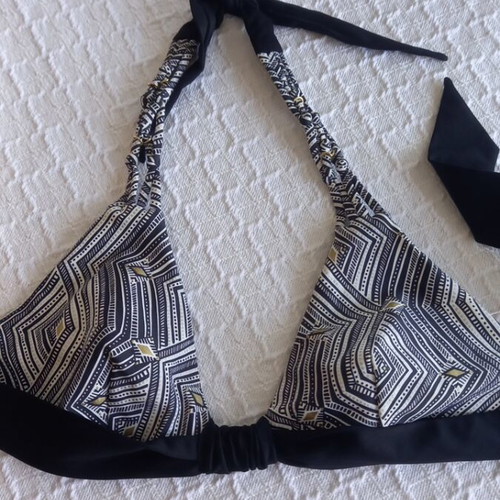 Luna bikini top new, cup B 75, black multicolor