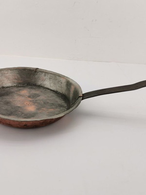 Copper frying pan used, vintage 1920, preserved