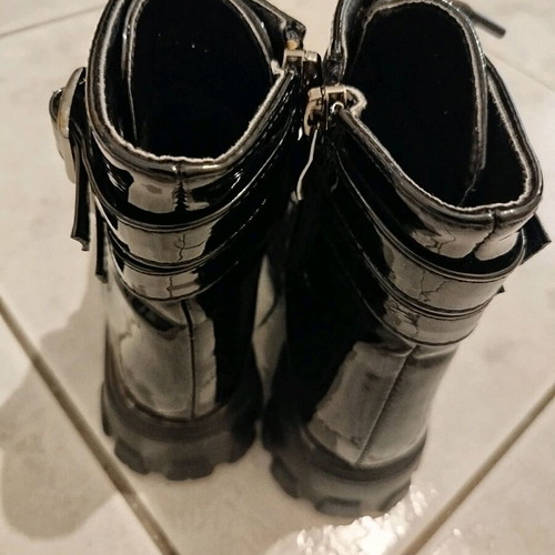 Children's boots patent leather size 26 like new, black