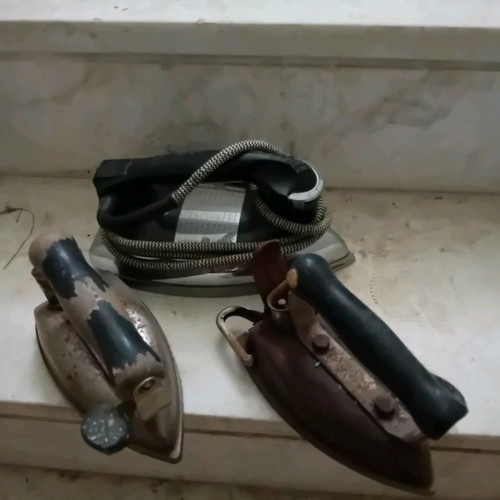 Electric irons used, pack of 3 vintage
