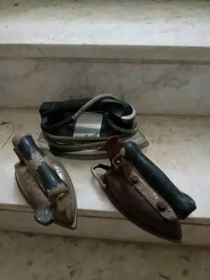 Electric irons used, pack of 3 vintage