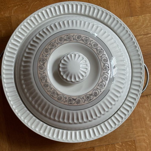 Heat-resistant porcelain casserole new with metal base and lid