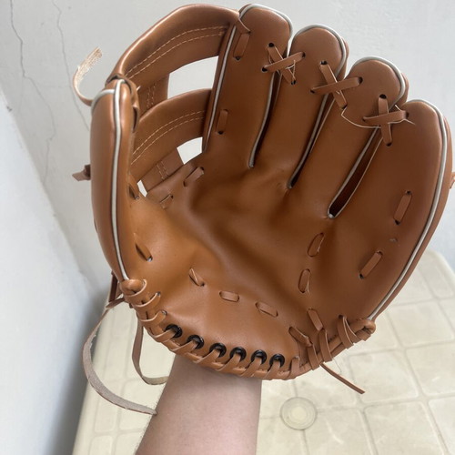 Baseball glove like new, small size