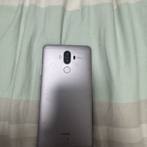 Huawei Mate 9 smartphone, cracked screen top left