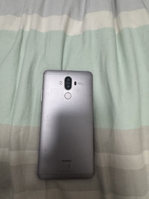 Huawei Mate 9 smartphone, cracked screen top left