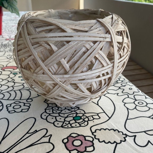Plant pot used, woven with integrated fabric and plastic