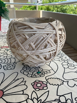Plant pot used, woven with integrated fabric and plastic