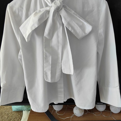White women's shirt cotton like new, quarter sleeve, size M