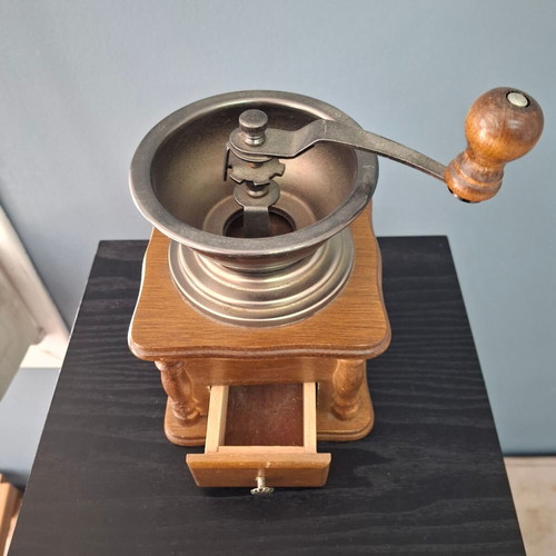 Vintage wooden manual coffee grinder like new with drawer