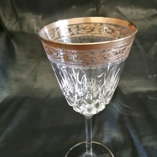 Italian crystal glasses like new, 16 pieces with embossed designs