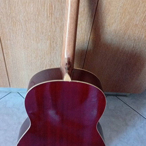 Guitar refurbished for beginner steps