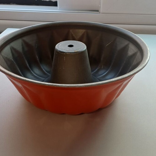 Cake pan used