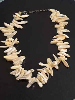 Necklace with white shell chips, short, semiprecious stones
