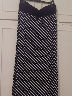 Black and white striped skirt one size like new, summer
