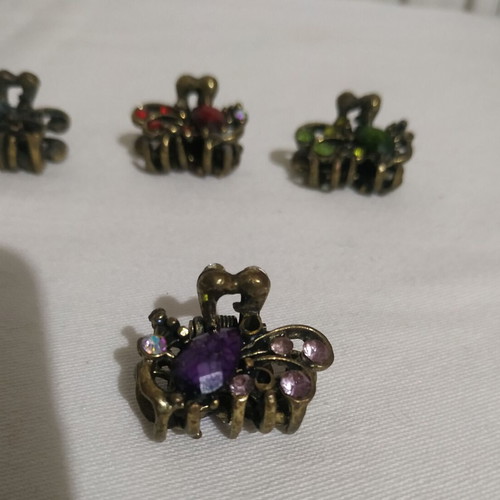Metal hair clips like new, set of 4 with colorful stones