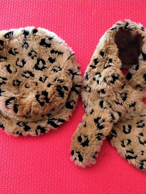 Fur hat and scarf leopard print like new