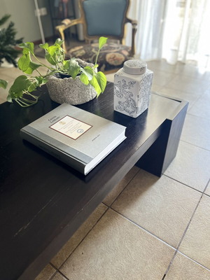 Coffee table made of solid iroko wood with wenge finish like new
