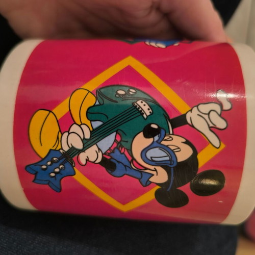 Mickey mug like new with design