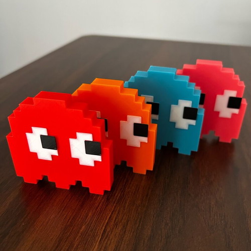 Pac Man decorative set like new, 7x7 cm