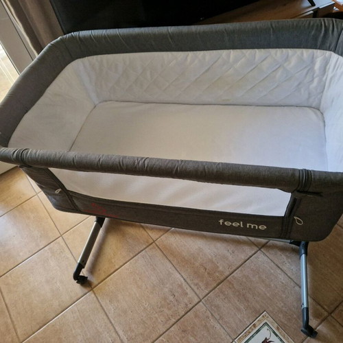 Baby cot and mattress like new, suitable for 0-18 months