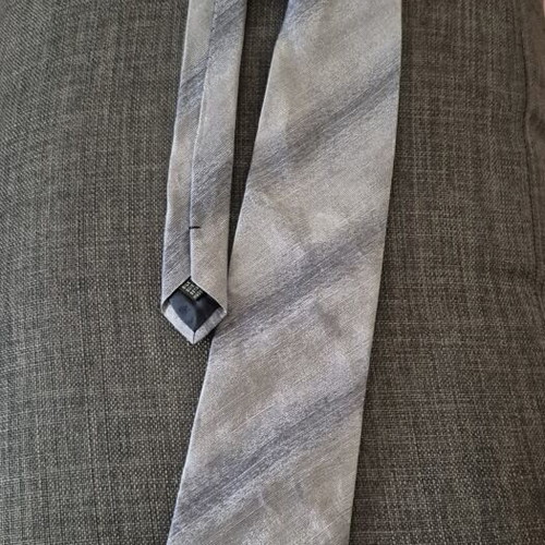 Silk tie Dr like new, gray