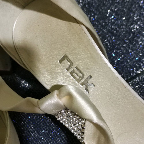 Nak sandals used with satin texture and rhinestones size 35 white and silver