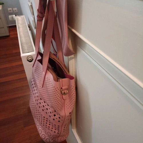 Pink crossbody shoulder bag made of leatherette like new with inner pouch