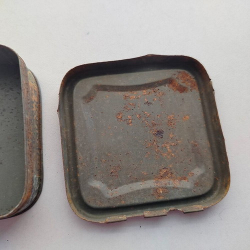 Metal powder box "Poudre Dentifrice" used, circa 1920s-30s