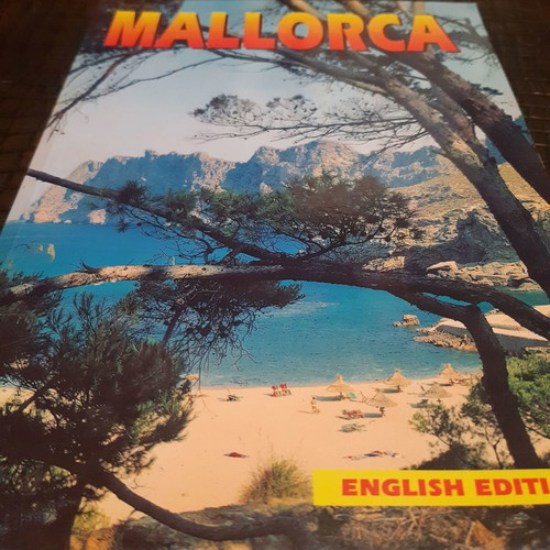 Mallorca travel guide unread, in excellent condition