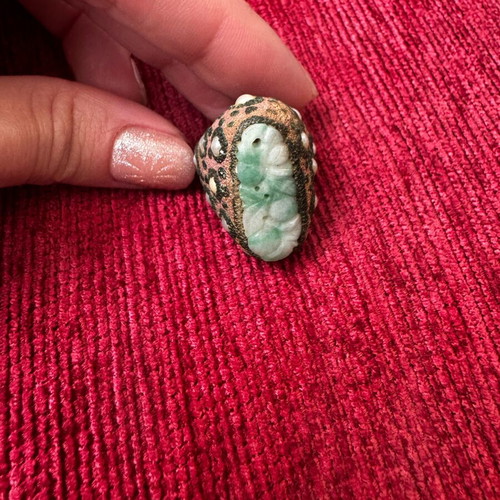 Vintage handmade Victorian ring with carved green nephrite and pearls like new