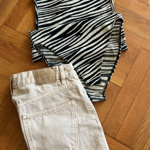 Animal Print Jersey Bodysuit XS and Pull & Bear Beige Shorts like new