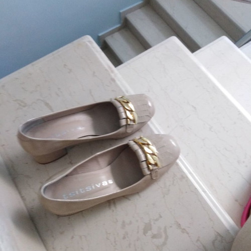Tsitsivas beige pumps like new, size 38 with heel