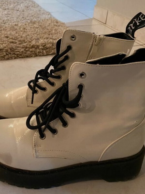 White ankle boots like new, size 41