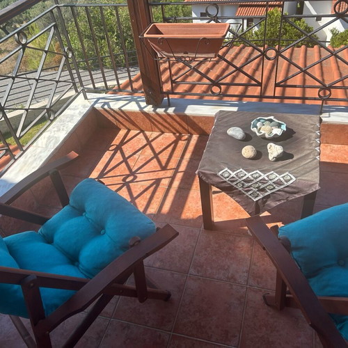 Outdoor chairs like new with blue fabric and reclining backrest