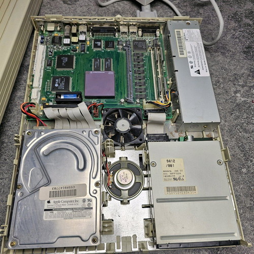 Apple computer used in very good condition