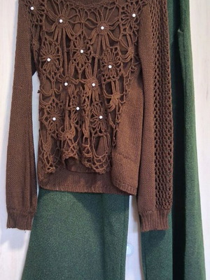 Women's set with brown netted blouse and green pants like new