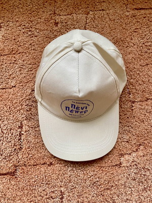 Collectible hat "Τα μυστήρια της Πένι Πέπερ" new, beige jockey style
