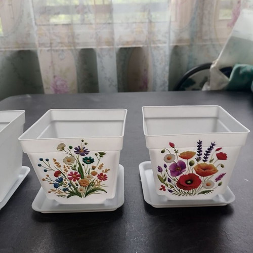 Set of 3 small flower pots new, plastic with drainage holes