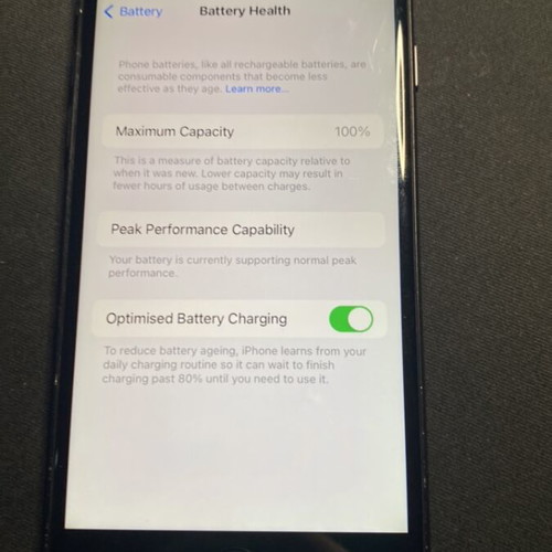 Apple iPhone 7 32GB with new battery, microphone not working