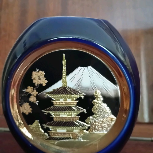 Small Chokin vase with 24k gold details like new