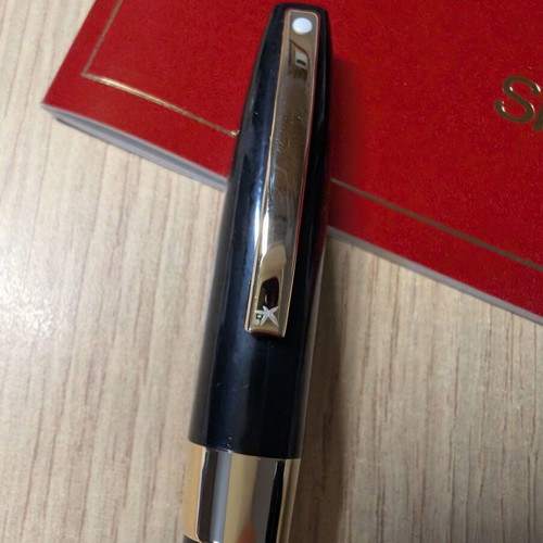 Sheaffer Imperial set pen (Fine) and black & gold pen like new
