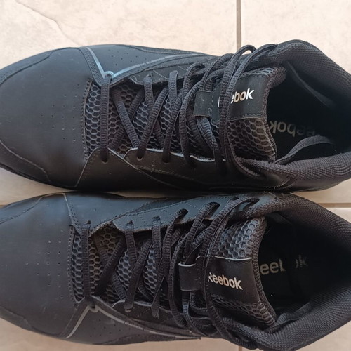 Reebok men's athletic boots size 44 like new, black